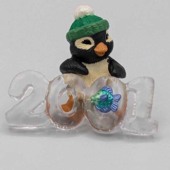 Hallmark Keepsake Cool Decade 2001, 2nd in Cool Decade Series, Penguin Ornament - Picture 3 of 11